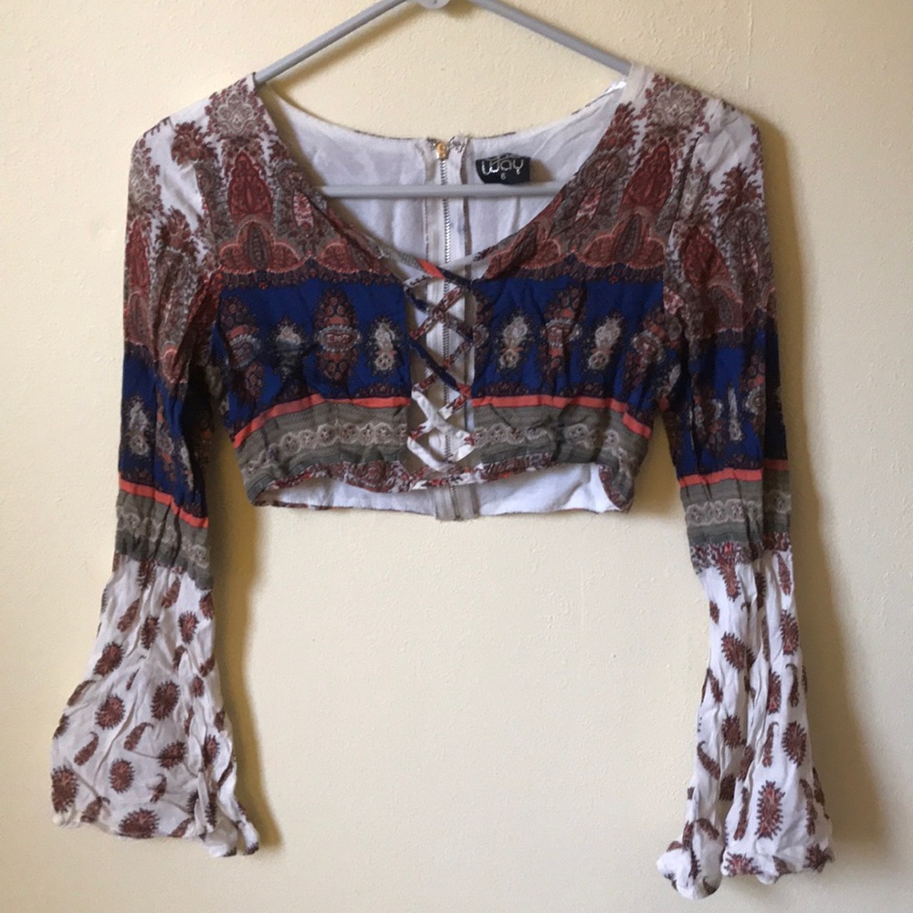 LF One Way bell sleeve top